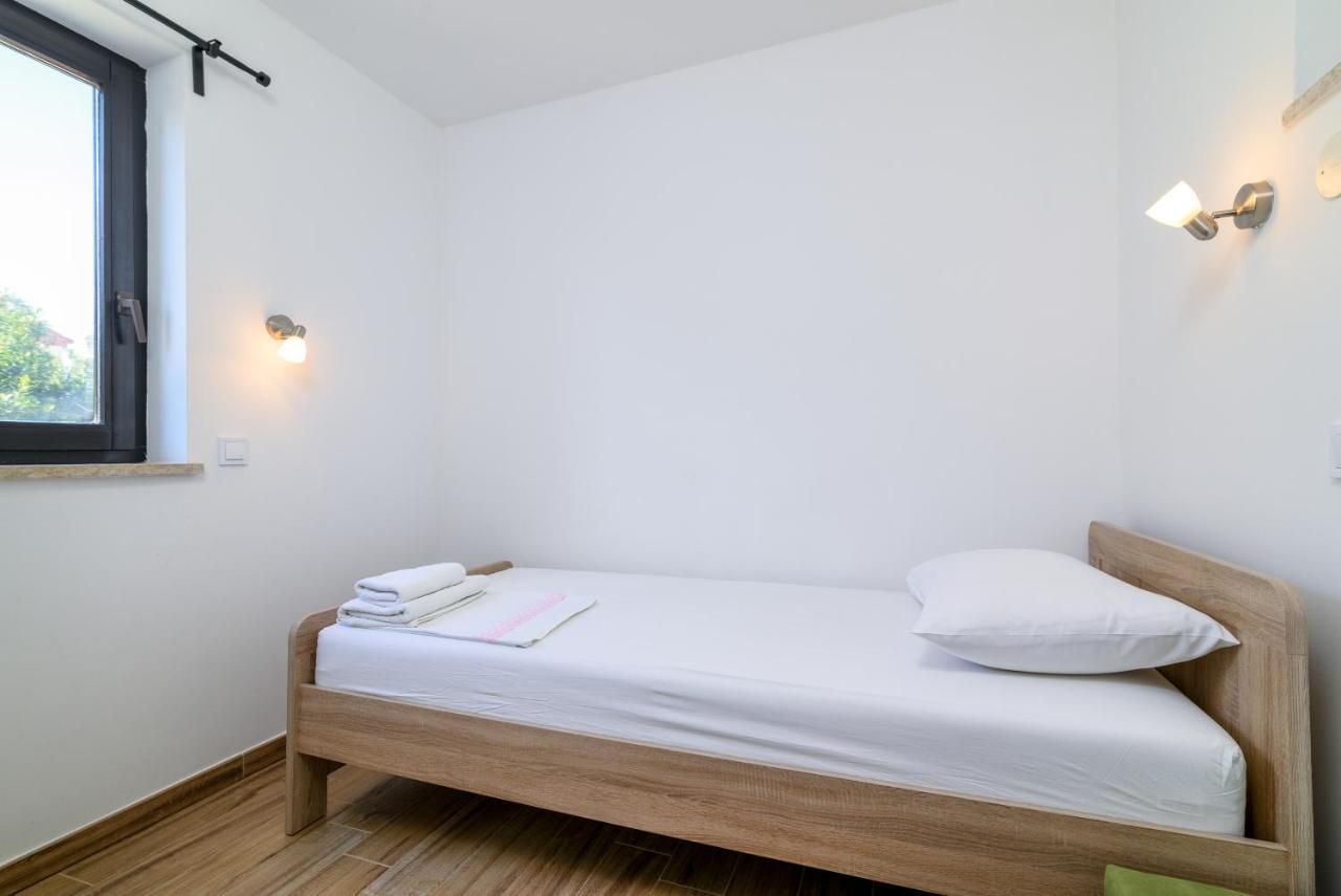Apartments With A Parking Space Premantura, Medulin - 2228 Екстер'єр фото
